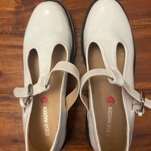 Super cute!! White Steve Madden platform shoes